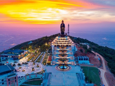 Xe du lịch Sài Gòn - Núi Bà - Tây Ninh giá 900k
